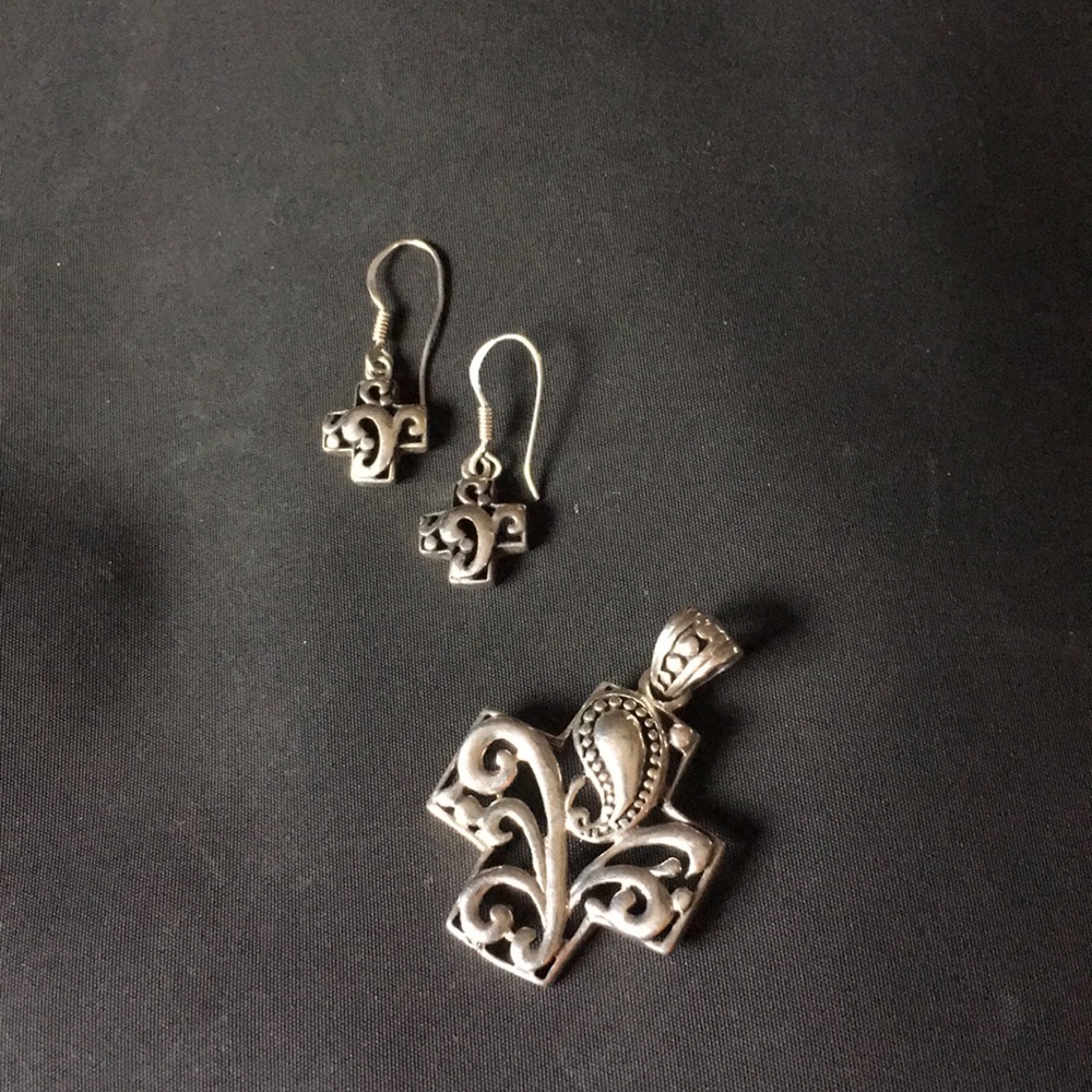 Sterling silver pendant and earrings set